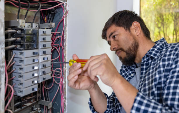 Best Affordable Emergency Electrician  in Shorewood, MN